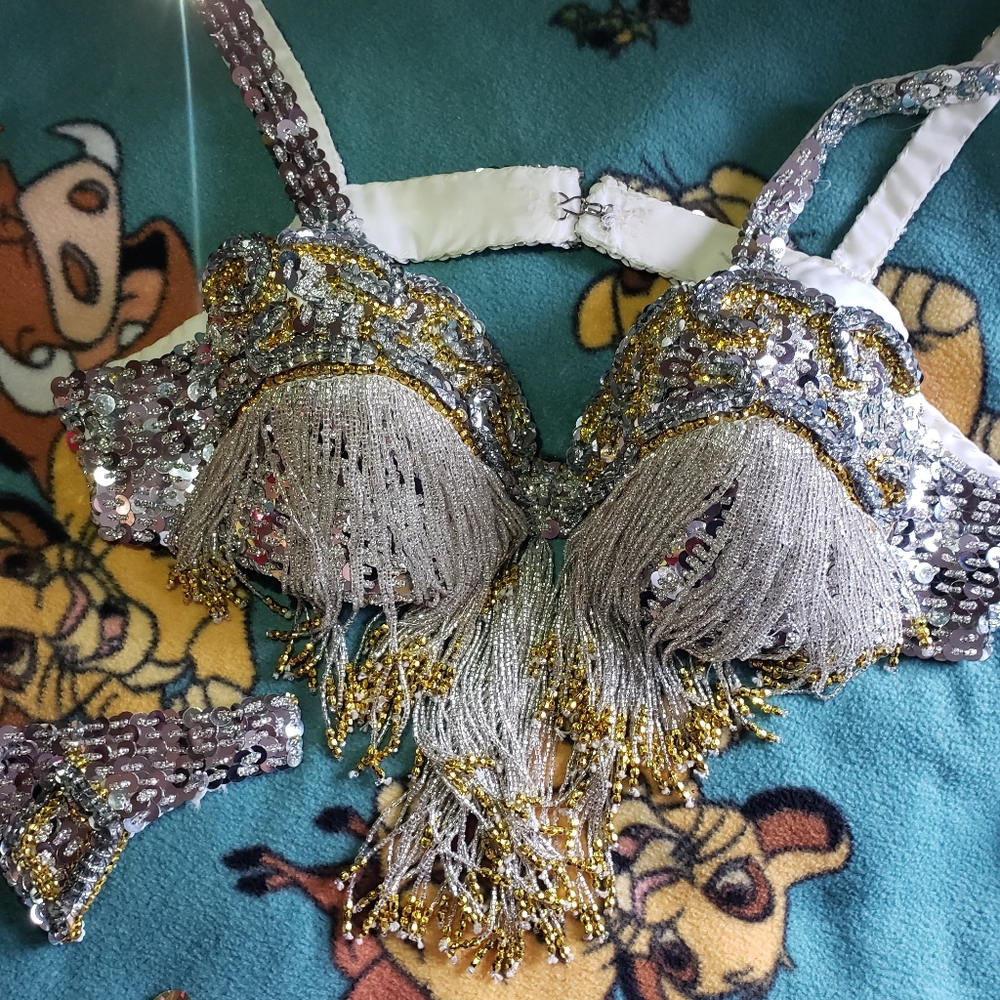 Professional Turkish bellydance set size 36C.